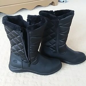 Ladies size 8 black winter boots